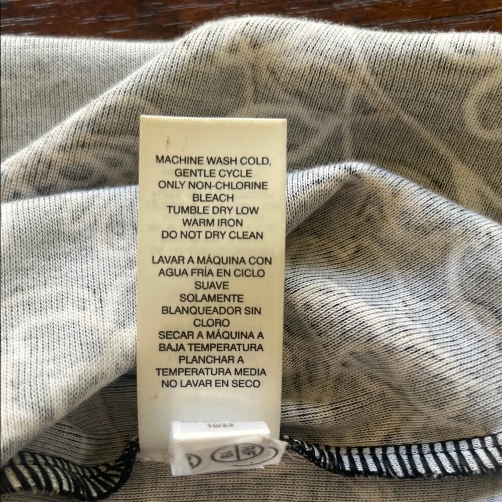 Chico's Black Short-Sleeve Floral Outline Tee Top Sz 1 - Picture 12 of 12